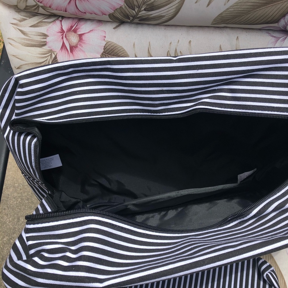 Overnight Bags - Picture 2 of 3